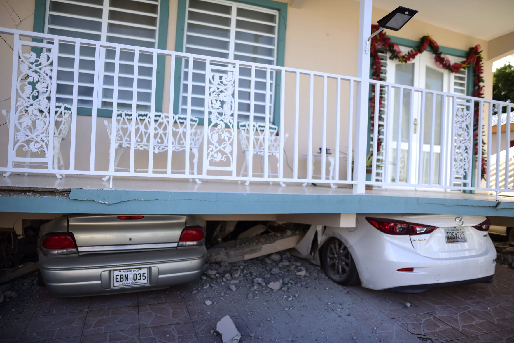 APTOPIX Puerto Rico Earthquake